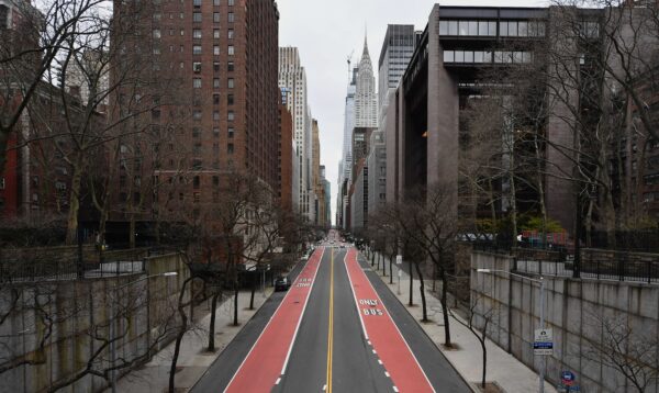 Se ve la calle 42, casi vacía, en la ciudad de Nueva York, el 25 de marzo de 2020. (Angela Weiss/AFP a través de Getty Images)
 

