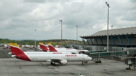Denuncian a Iberia por exceso de ocupación en un vuelo en medio de la pandemia