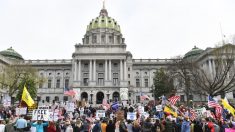 Trump visitará el estado bisagra de Pensilvania en medio de la ira por el confinamiento