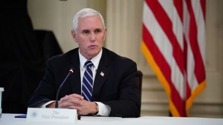 Pence: La Casa Blanca está considerando eliminar su grupo de trabajo sobre el virus del PCCh