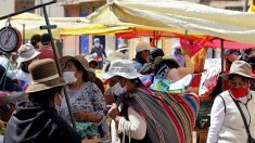 Sin datos oficiales, indígenas de Perú hacen su recuento de víctimas de COVID