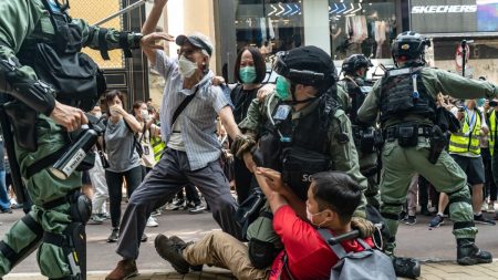 Hong Kong está al borde del control comunista por el último ataque de Beijing, según expertos