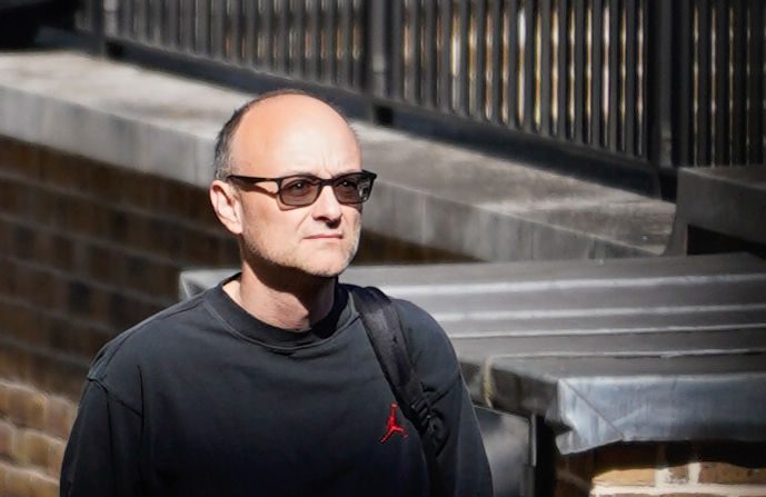 El principal asesor del Ejecutivo británico, Dominic Cummings, llega a Downing street en el centro de Londres, Inglaterra, el 28 de mayo de 2020. (NIKLAS HALLE'N/AFP vía Getty Images)