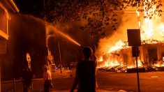 Segunda noche de protestas en Minneapolis por la muerte de hombre negro bajo custodia policial