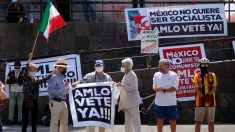 Cientos de mexicanos protestan contra el presidente López Obrador en varias ciudades