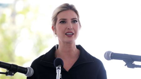 Ivanka Trump y secretario de agricultura de EE. UU. lanzan programa de cajas de alimentos para familias