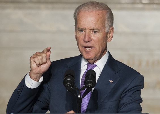 El exvicepresidente de Estados Unidos Joe Biden habla sobre el 20º Aniversario de la Ley de Violencia contra las Mujeres en los Archivos Nacionales en Washington, DC, el 9 de septiembre de 2014. (SAUL LOEB/AFP a través de Getty Images)