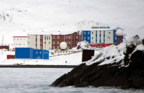Base del régimen chino en la isla King George, en la Antártida, el 13 de marzo de 2014. (Vanderlei Almeida/AFP a través de Getty Images)
