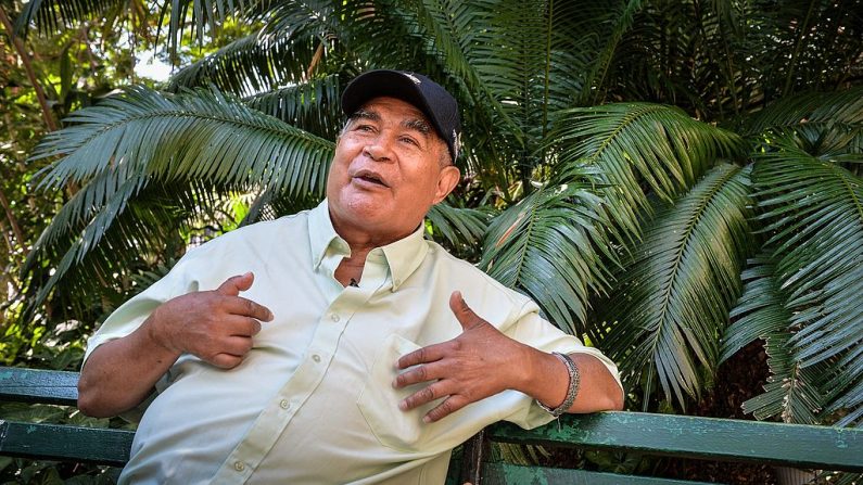 Uno de los fundadores de las FARC, junto con Manuel Marulanda, alias Tirofijo, de las Fuerzas Armadas Revolucionarias de Colombia (FARC), el comandante Jaime Guaracas, habla durante una entrevista con las AFP en La Habana, Cuba, el 6 de mayo de 2014. (ADALBERTO ROQUE/AFP a través de Getty Images)
