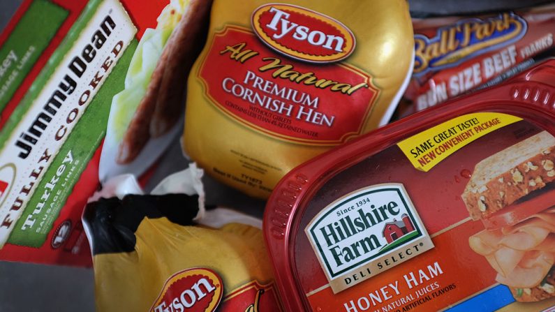 Foto de ilustración de los productos alimenticios de Tyson Food y Hillshire Brands se ven el 29 de mayo de 2014 en Miami, Florida. (Joe Raedle/Getty Images)
