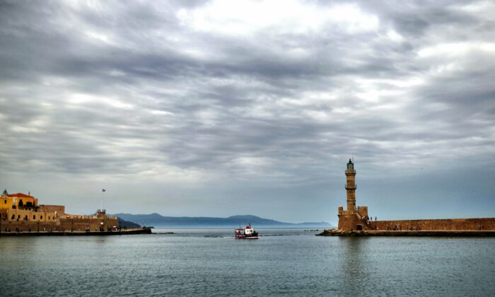 Foto de archivo del viejo puerto de Chania, en la isla Creta al sur de Grecia, el 20 de mayo de 2016. (Aris Messinis /AFP/Getty Images)