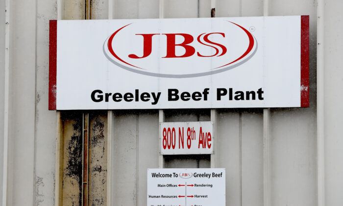 La planta empacadora de carne de Greeley JBS permanece inactiva el 16 de abril de 2020 en Greeley, Co. (Matthew Stockman/Getty Images)