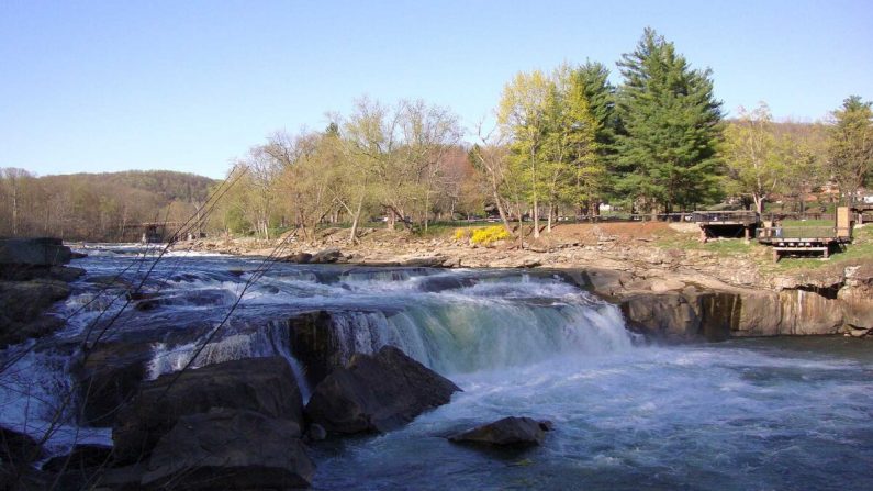 El Ohiopyle Falls en Ohiopyle State Park en el oeste de Pennsylvania. (Dominio publico)
