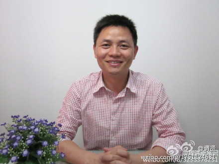 Enseñar y escribir artículos de conceptos políticos occidentales como el constitucionalismo resultó en el despido del profesor de Shangai Zhang Xuezhong en agosto de 2012. (Weibo.com)