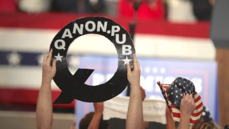 Facebook purga cuentas de QAnon citando «comportamiento inauténtico»