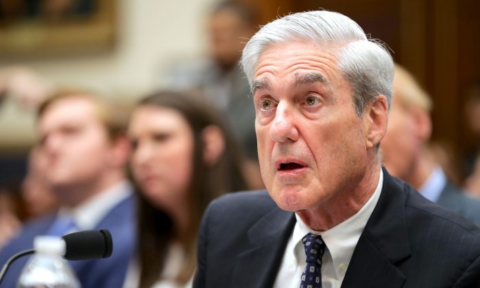 El exconsejero especial de Estados Unidos, Robert Mueller, testifica ante el Comité de Inteligencia de la Cámara de Representantes el 24 de julio de 2019. (Chip Somodevilla/Getty Images)