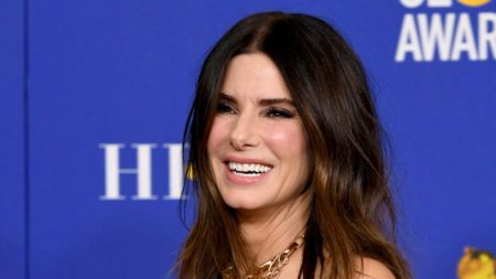 La hija de Sandra Bullock hace una rara aparición en TV para apoyar a los médicos