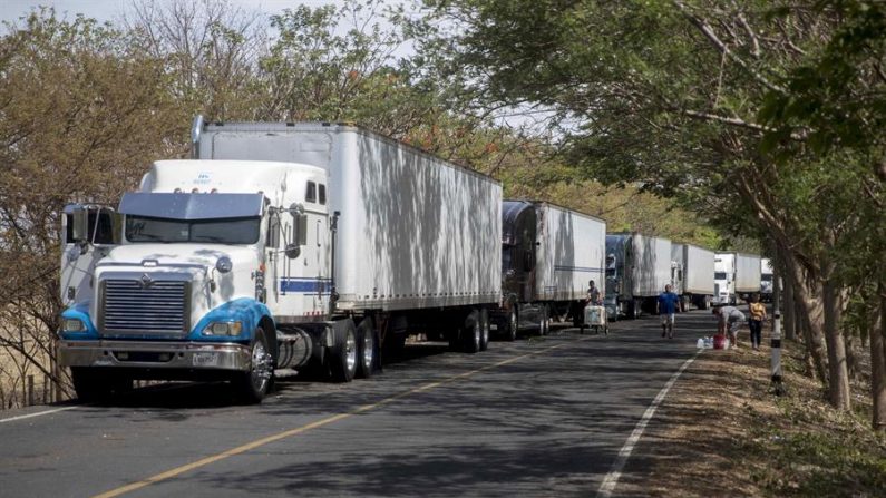 Transportistas de Nicaragua anuncian bloqueo de frontera con Costa Rica para que ambos Gobiernos busquen soluciones que resuelvan al sector transporte de Centroamérica. EFE/Jorge Torres/Archivo