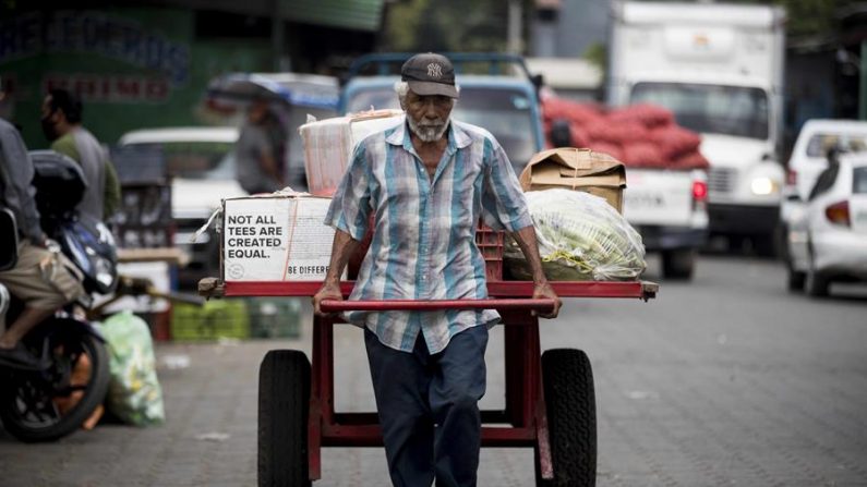 La tasa de pobreza general en Nicaragua pasará de 28,2 % en 2019 a un rango de entre 32,2 % y 36,9 % en 2020, estimó el Funides, un centro de pensamiento independiente. EFE/Jorge Torres/Archivo
