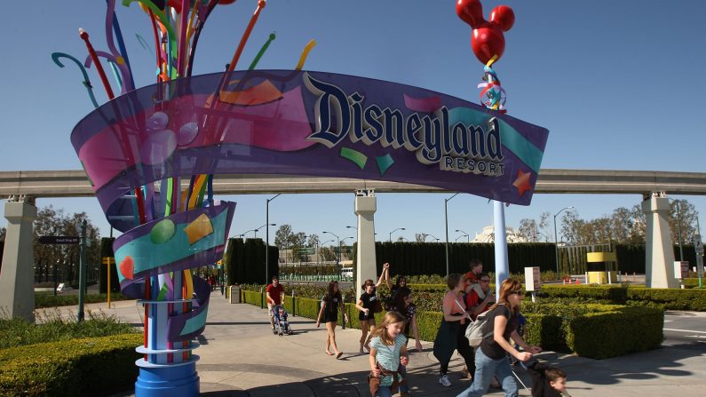 La entrada al Disneyland Resort en Anaheim, California, el 19 de febrero de 2009. (David McNew / Getty Images)