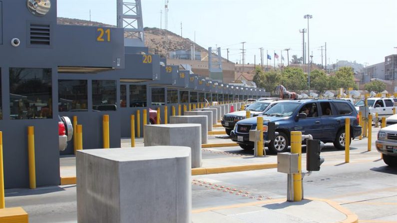 Autoridades de Aduanas y Protección Fronteriza operarán a su máxima capacidad los 25 carriles de acceso a EEUU en el puerto de San Ysidro. EFE/Eduardo Santana/Archivo
