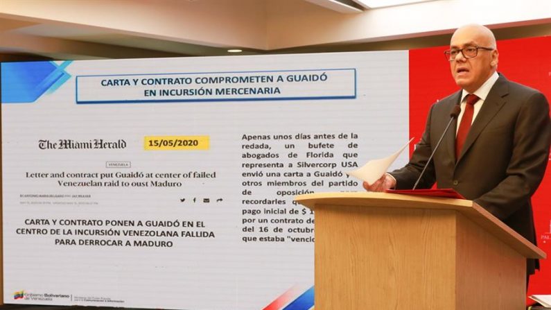 Fotografía cedida por Miraflores que muestra al ministro de Comunicación e Información del régimen de Maduro, Jorge Rodriguez, quien brinda declaraciones en una conferencia de prensa en Caracas. EFE/PRENSA MIRAFLORES
