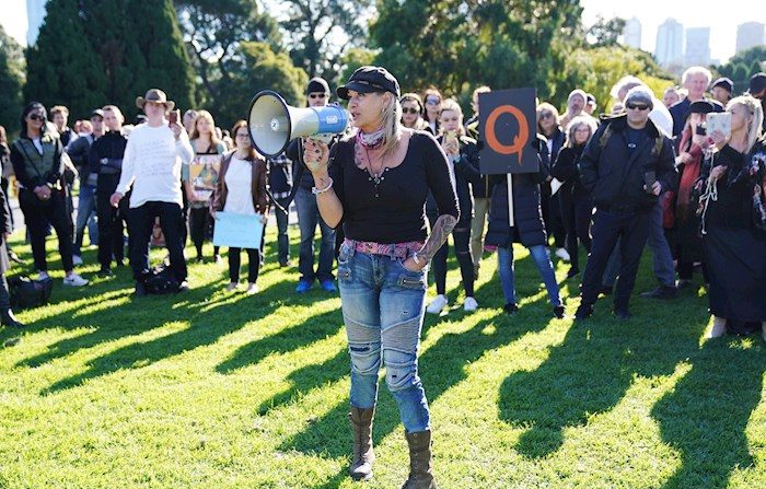 La gente protesta durante la marcha "¡Despierta Australia!" en el Jardín Botánico de Melbourne, Australia, el 30 de mayo de 2020. EFE/EPA/MICHAEL DODGE AUSTRALIA Y NUEVA ZELANDA OUT