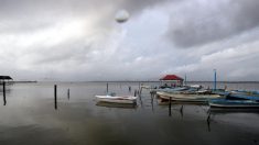 Prevén fuertes lluvias y vientos en sureste de México por depresión tropical