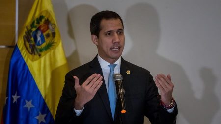 Guaidó denuncia que el avión del mariscal libio Jalifa Hafter aterrizó en Venezuela