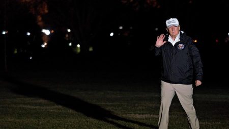 Trump visitará el martes la frontera con México para inspeccionar el muro fronterizo