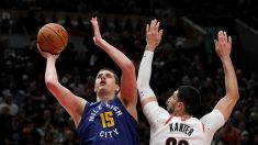 Nikola Jokic da positivo al virus del PCCh en Serbia, y retrasa regreso a EE.UU.