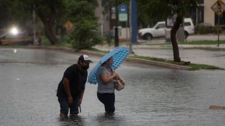 La tormenta Cristóbal toca tierra en la costa este de México