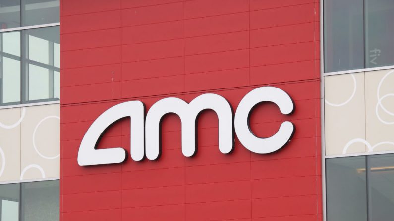 Una vista general del cartel del cine AMC como fue fotografiado el 20 de marzo de 2020 en Garden City, Nueva York. (Bruce Bennett/Getty Images)