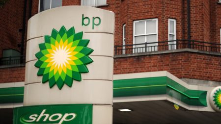 BP recortará 10,000 puestos de trabajo debido a la caída del precio del petróleo