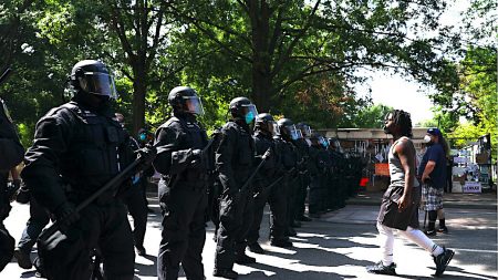 Policía de DC comienza a despejar a los manifestantes de la ‘Zona Autónoma’ cerca de la Casa Blanca