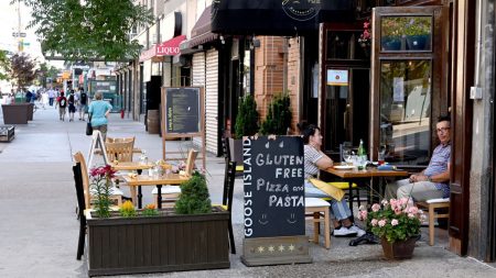 Reabren tiendas y restaurantes de la «Gran Manzana»