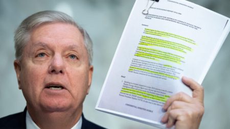 Graham dice que le negaron acceso a agentes del FBI que conocen la fuente clave del expediente Steele