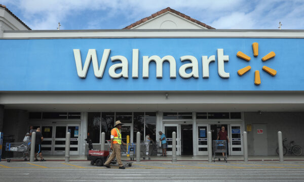 Una tienda Walmart es vista en Miami, Florida, el 18 de febrero de 2020. (Joe Raedle/Getty Images)