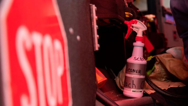 Una botella de cloro en una foto de archivo. (Andrew Caballero-Reynolds/AFP a través de Getty Images)
