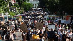 Miles de personas se reúnen en Washington con la esperanza de un «cambio significativo»