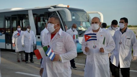 HRW pide a Gobiernos que exijan a Cuba respetar los derechos de sus médicos