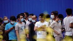 Residentes de Beijing temen contraer el virus en los sitios de prueba saturados e inseguros