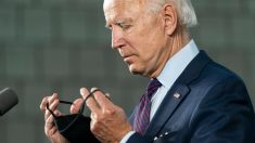 Biden dice que usaría poderes ejecutivos para obligar a la gente a usar mascarillas en público