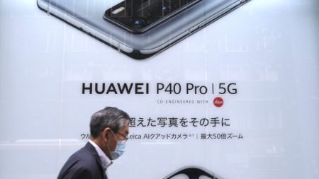 Huawei enfrenta creciente oposición por la desconfianza a China que se extiende por todo el mundo