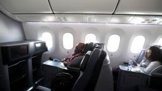 United Airlines: pasajeros que se niegan a usar mascarillas pueden perder privilegios de viaje