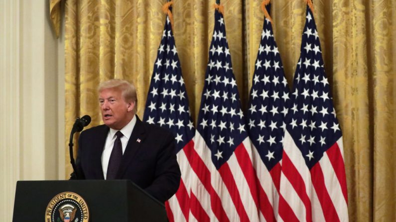 El presidente Donald Trump, habla durante un evento en el Salón Este para anunciar el "Grupo de Trabajo PREVENTS" en la Casa Blanca en Washington, el 17 de junio de 2020. (Alex Wong/Getty Images)