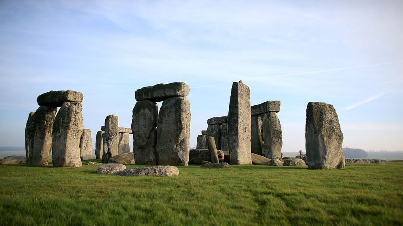 El monumento a Stonehenge se ve el 11 de diciembre de 2013 en Wiltshire, Inglaterra. (Foto de Matt Cardy/Getty Images)