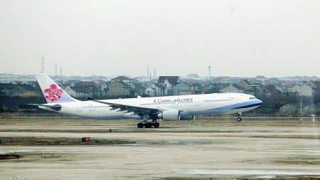EE.UU. corta prohibición a vuelos desde China permitiendo viajes limitados a aerolineas de ese país