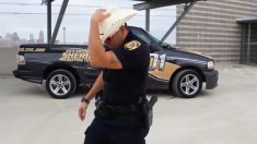 Con sus suaves movimientos de baile ayudante del sheriff asume el reto de reclutar nuevos oficiales