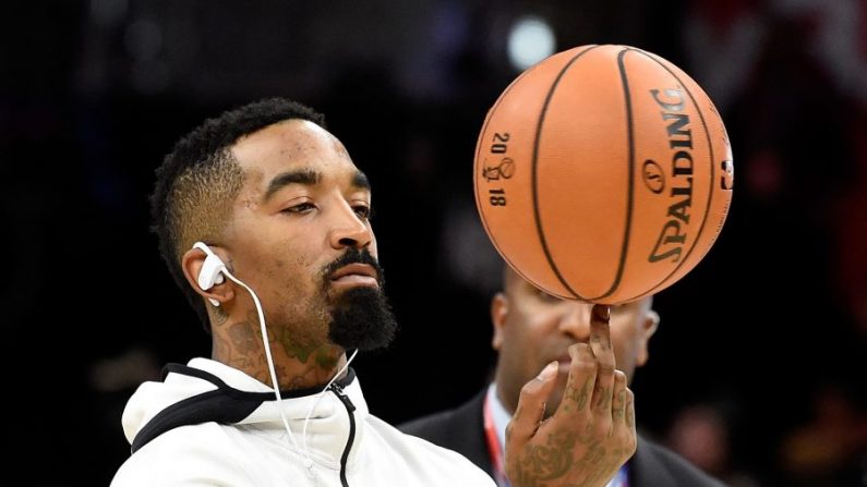 JR Smith, exjugador de Cleveland Cavaliers, hace calentamiento antes de un juego la NBA en 2018 contra los Golden State Warriors, el 8 de junio de 2018, en Cleveland, Ohio. (Jason Miller/Getty Images)
 
